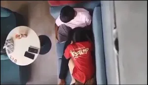 Quay lén người yêu bú mút cho ghệ nơi công cộng