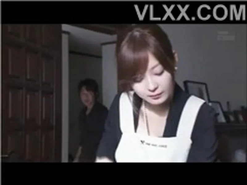 ông chồng đi công việc, bà xã ở nhà bị bồ của chị gái cưỡng hiếp