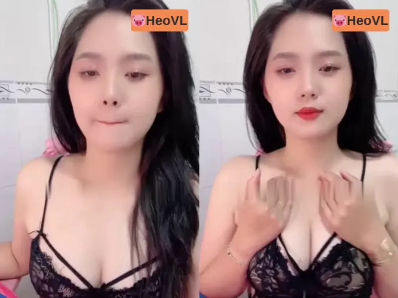 Em ghệ răng khểnh khoe cu tròn trắng