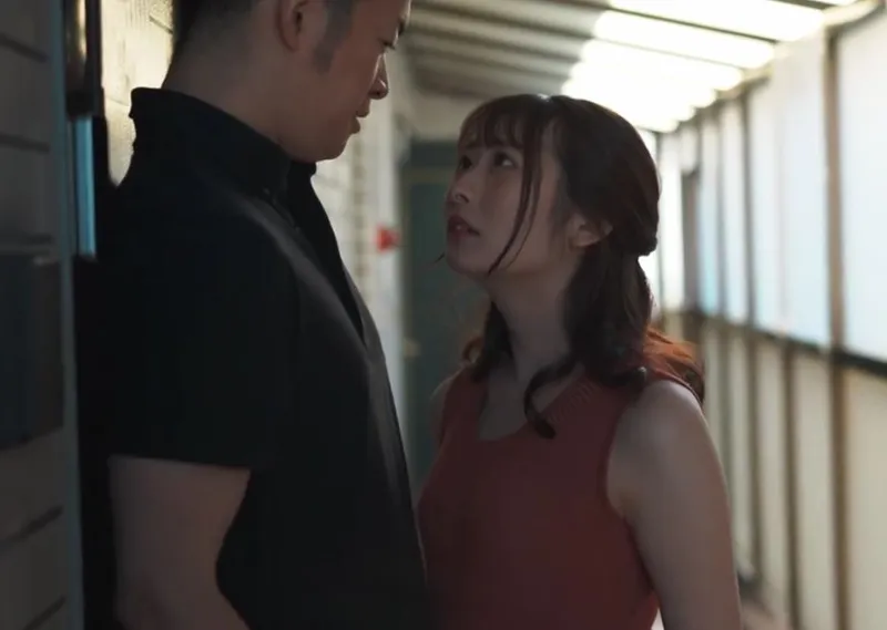 Vợ mang thai, tôi bị sexy bởi người vợ nhà cạnh bên thường ở nhà một mình